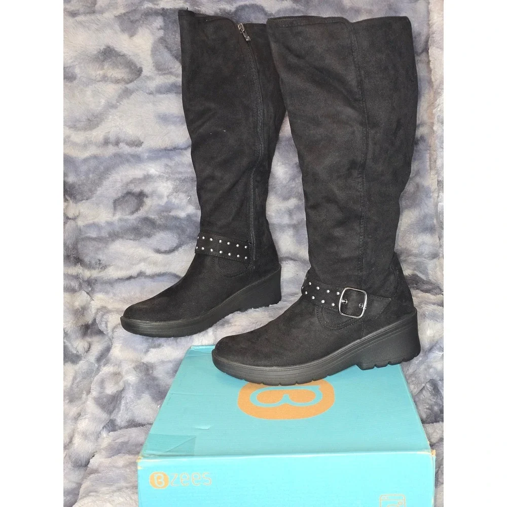 NWB Bzees Brandy 2 Black Faux Suede Knee High Wedge Boots Womens Size 7.5